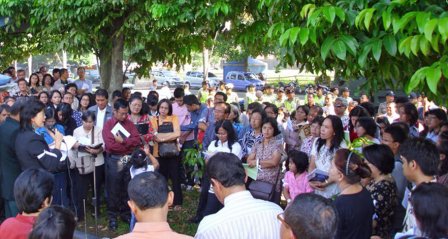 Indonesien: Yasmin-Kirche in Bogor (Westjava): Versammlung unter freiem Himmel/Compass Direct