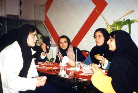 Iran: persische Studenten beim Essen/Open Doors