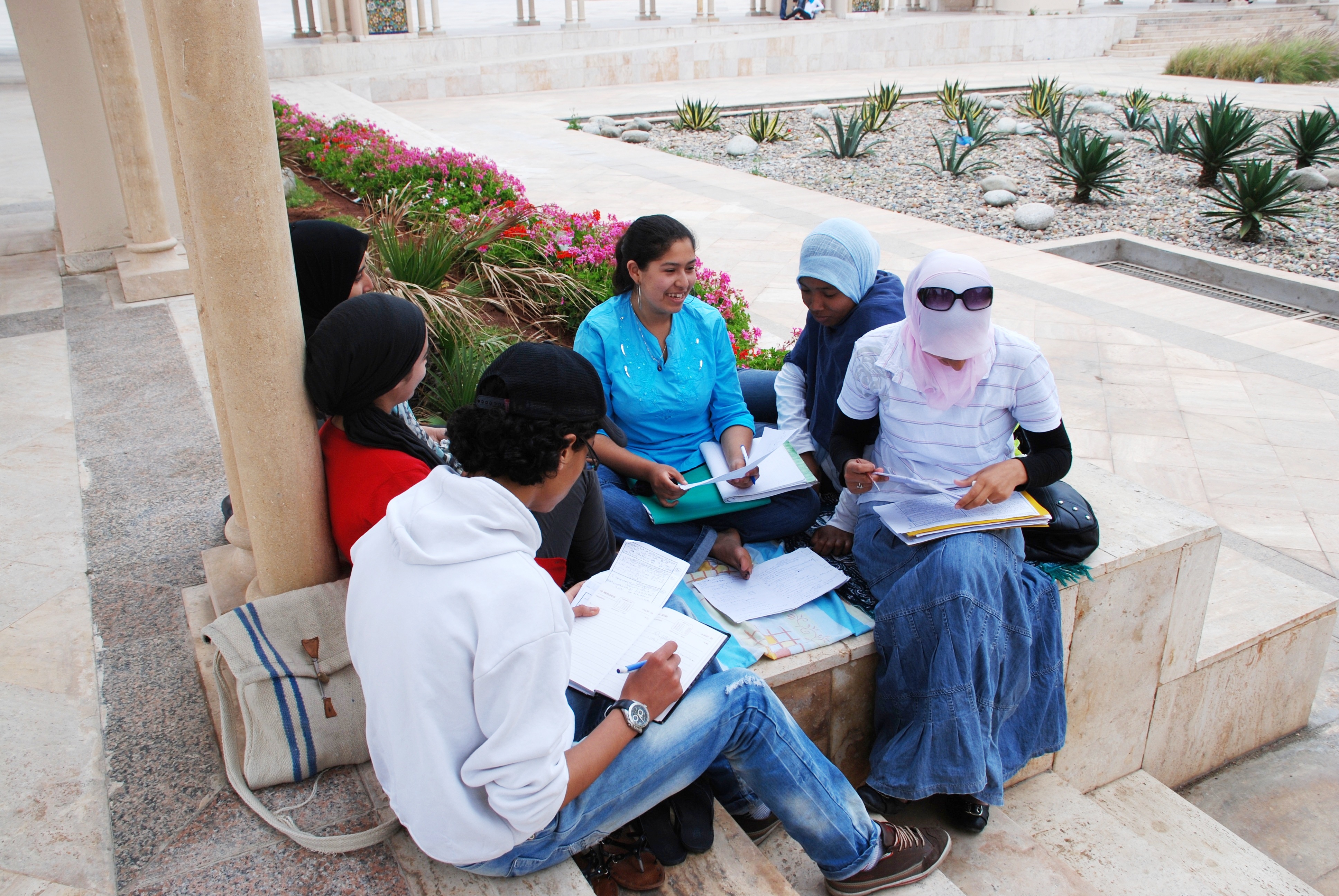 Marokko: Schüler in Cacablanca zusammen nach dem Unterricht