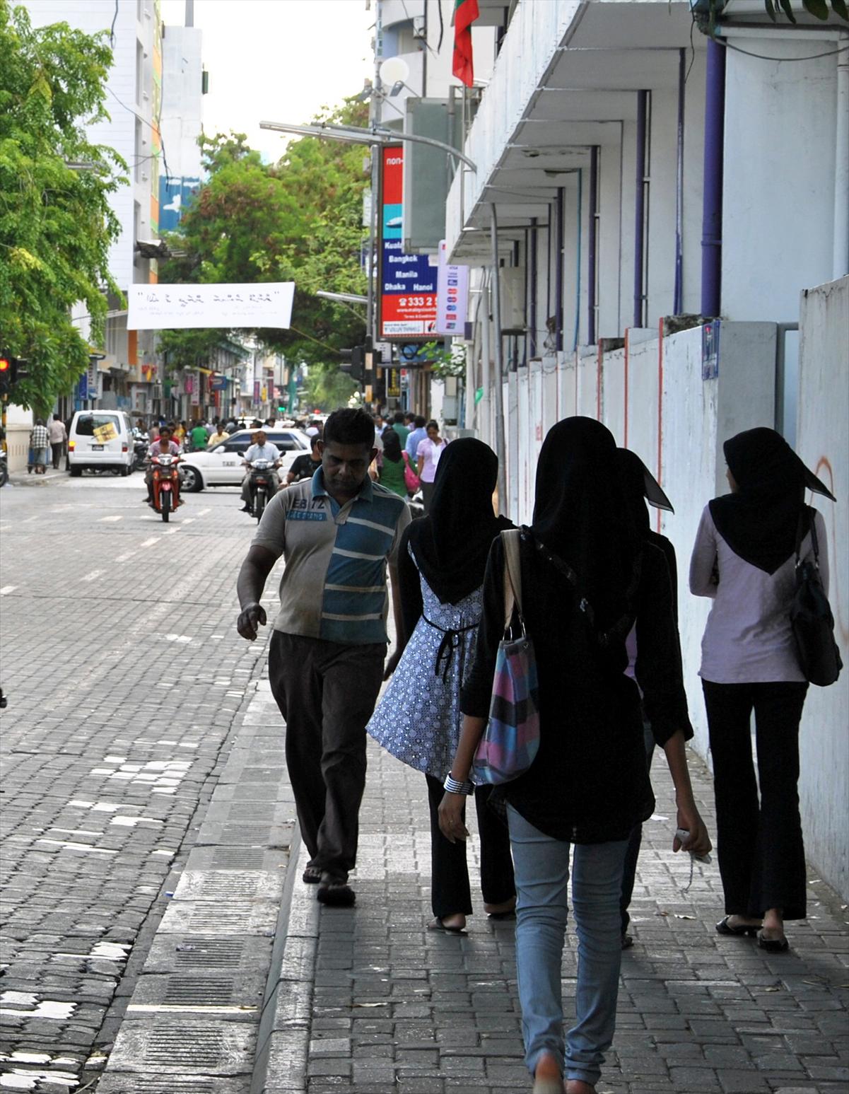 Malediven: jungen Frauen