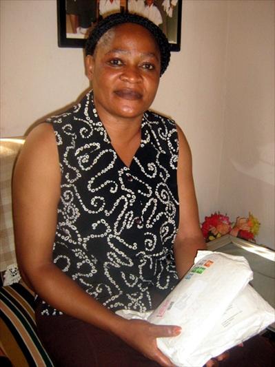 Nigeria: Witwe Edet Okhouya mit Ermutigungsbriefen