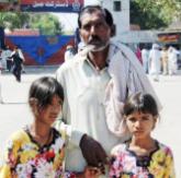 Pakistan: Ehemann von Asia Noreen: Ashiq Masih und zwei ihrer Töchter