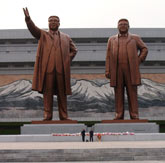 Statuen von Kim Il-Sung und Kim Jong-Il