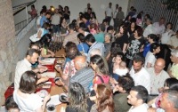 Syrien: gemeinsames Essen nach Gottesdienst für Flüchtlinge/Open Doors