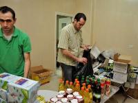 Lebensmittelpakete werden gepackt für Flüchtlinge in Syrien/Open Doors