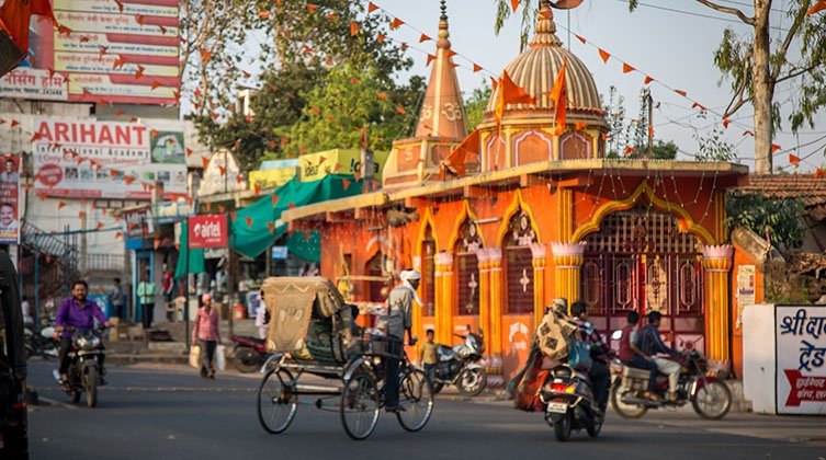 Eine Straßenszene in Indien