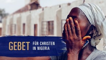 Betende Frau in Nigeria
