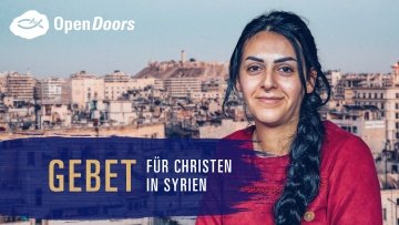 Gebet für Christen in Syrien - Frau lächelt in die Kamera