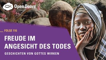 Afrikanische Frau mit Kopftuch