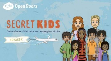Gezeichnet - Manu und Johnny mit sechs Kindern aus der ganzen Welt und ein Flugzeug daneben mit einem Trailer Banner
