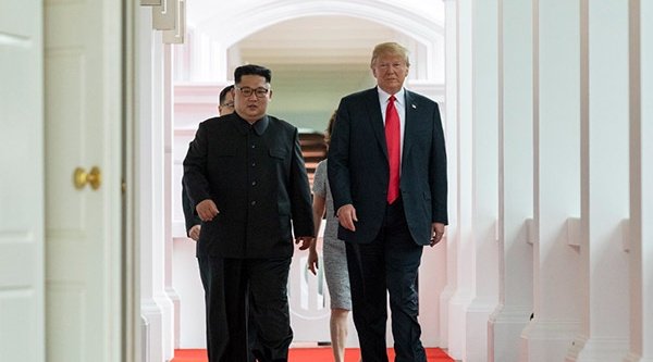 Kim Jong Un und Donald Trump beim Treffen im Singapur