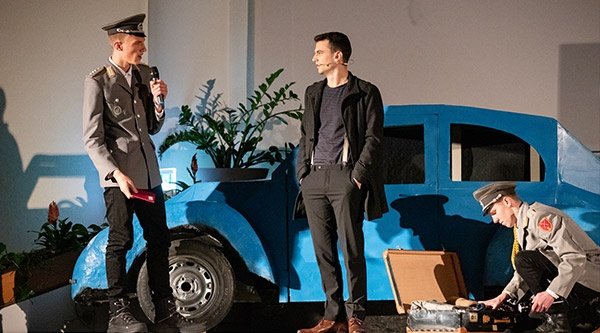 Bibelschmuggel im Theater