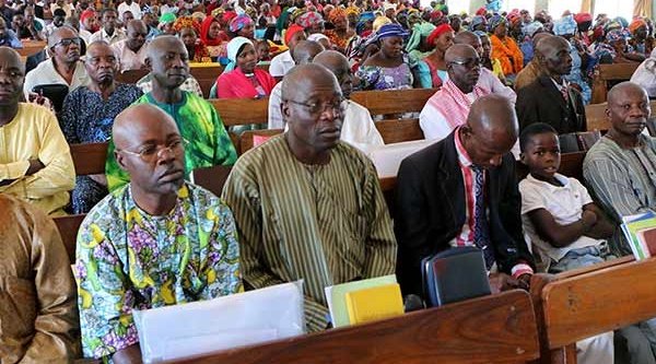 Christen bei einem Gottesdienst in Nigeria