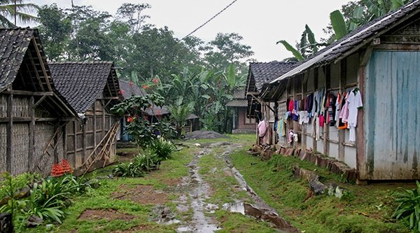 Dorfstraße auf Java Indonesien