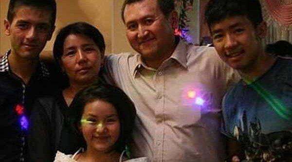 Pastor Bahrom mit seiner Familie