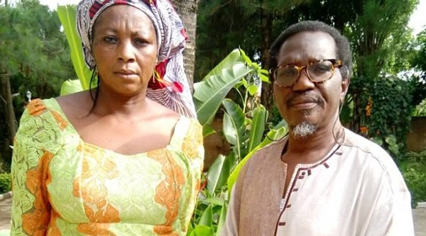 Leahs Mutter Rebecca Sharibu mit Pastor Gideon Param-Mallam (Quelle: World Watch Monitor)