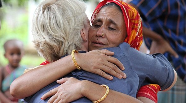 Im Rahmen eines Open Doors Seminars erhält eine von Verfolgung betroffene Christin aus Bangladesch Zuspruch und Hilfe