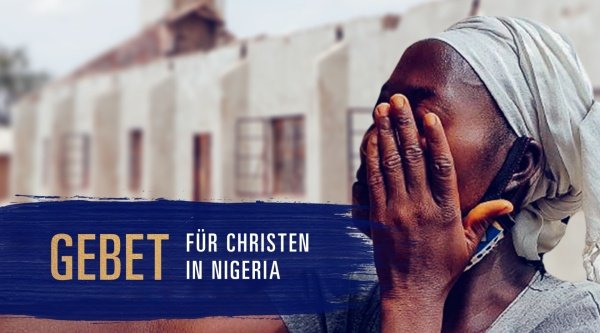 Betende Frau in Nigeria