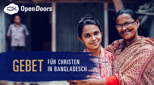 Zwei Frauen aus Bangladesch umarmen sich