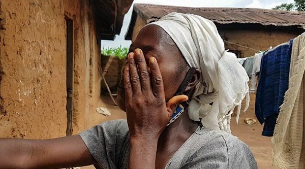 Bei einem Angriff muslimischer Fulani Viehhirten in Kaduna Nigeria wurde Abigails Ehemann ermordet. „Bitte betet dass Gott uns Hilfe schickt und meine Tochter mein einziges Kind und mich beschützt.“