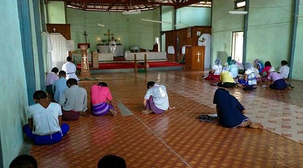 Überall in Myanmar treffen sich Christen um für ihr Land zu beten