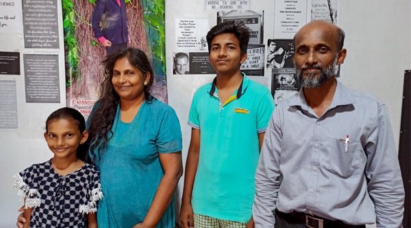Pastor Kumaran mit Saratha und ihren Kindern Jeremiah und Shemidah