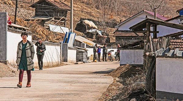 Straßenszene in einem chinesischen Dorf nahe der Grenze zu Nordkorea (Symbolbild)
