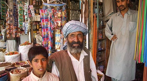 Afghanische Männer auf dem Basar