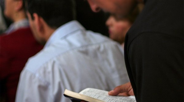 Symbolbild: Die meisten algerischen Christen sind ehemalige Muslime denen die Bibel und die Gemeinschaft mit anderen Christen sehr viel bedeutet