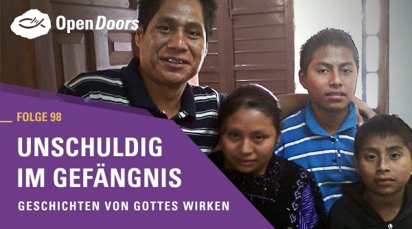Mexikanischer Mann mit drei Kindern