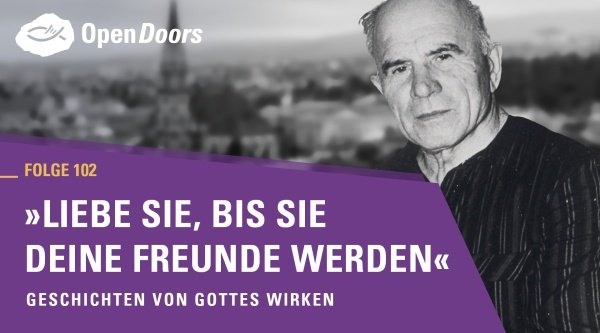 Schwarz-weiß Portrait von einem älteren Mann 