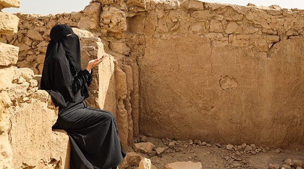 Symbolbild: Trotz der Gefahr entscheiden sich immer wieder Menschen auf der Arabischen Halbinsel für Jesus