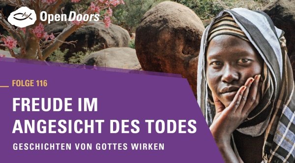 Afrikanische Frau mit Kopftuch