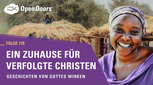 Lachende afrikanische Frau mit Schriftzug: Ein Zuhause für verfolgte Christen
