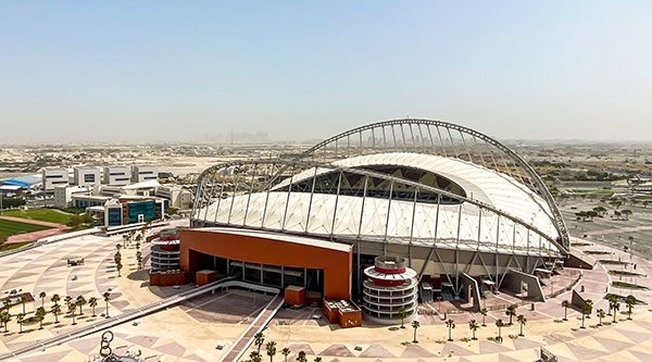 Das Khalifa-Stadion aus der Luft fotografiert, wo bei der WM Katar 22 einige Spiele stattfinden werden