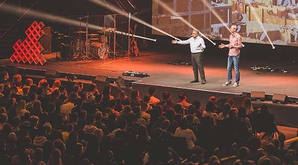 Bühne mit Sprechern auf den Open Doors Tagen
