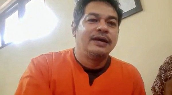 Gratia Pello richtet während seiner Untersuchungshaft einige Worte an seine Unterstützer