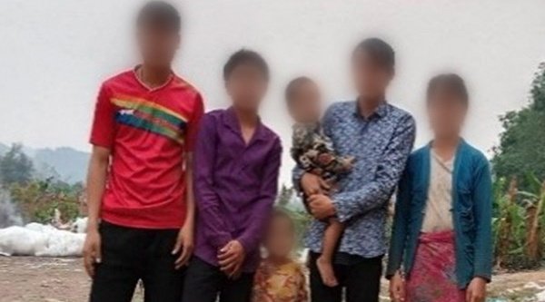 Gruppenbild einer Familie deren Gesichter unkenntlich gemacht wurden