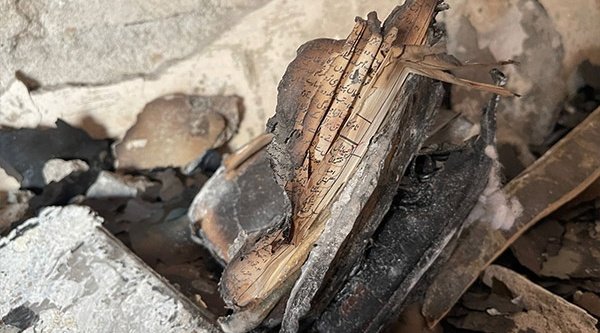 Eine bei den Angriffen in Jaranwala verbrannte Bibel