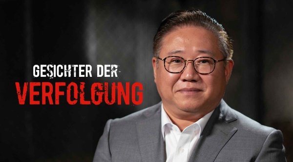 Gesicht eines asiatischen Mannes mit Brille, weißem Hemd und Anzug