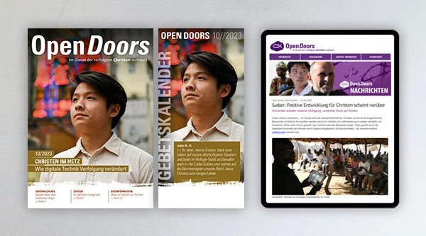 Cover des Monatsmagazins zeigt einen asiatischen Mann der nach oben blickt neben einem Tablet mit Open Doors Nachrichten.