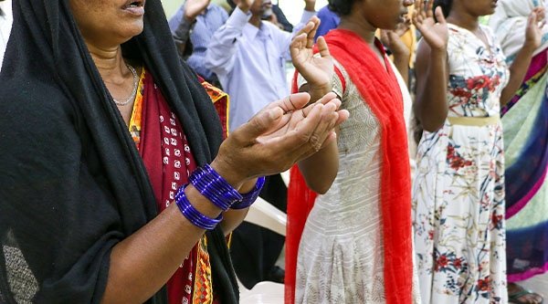 Christen in Indien während einer Zeit der Anbetung
