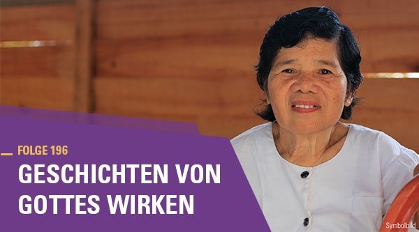 Portrait einer Christin in einem Holzhaus