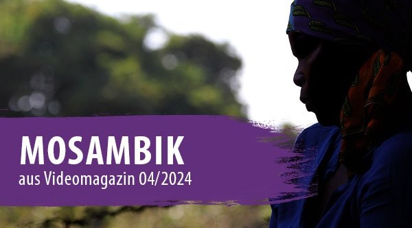 Die Silhouette einer Frau aus Mosambik im Halbprofil. Im Hintergund sind verschwommen Bäume zu sehen.