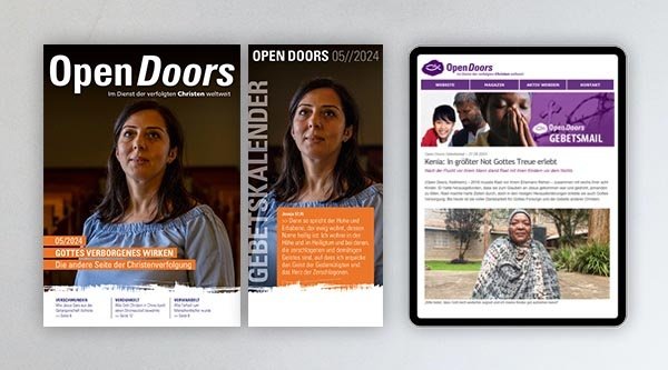Monatsmagazin mit Gebetskalender und Tablet mit Open Doors Nachrichten
