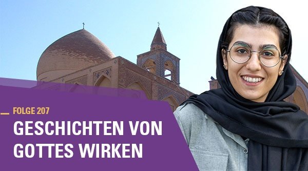 Porträt einer jungen Frau mit Brille