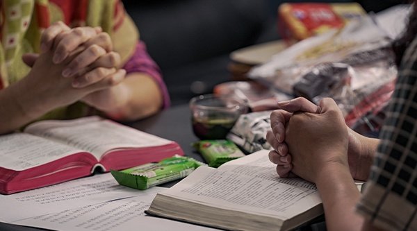 Bibelstudium, Gebet und Snacks: Treffen einer chinesischen Hauskirche (Symbolbild)