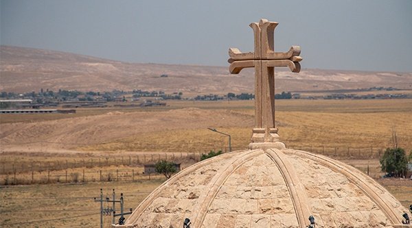 Kreuz auf einem Kirchendach