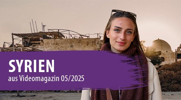 Portrait einer Frau mit rotem Schal 