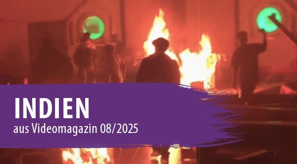 Extremisten brennen eine Kirche nieder.
